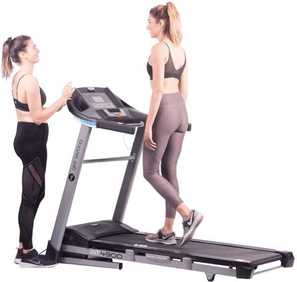 בחורה מתאמנת על הליכון ריצה מתקפל AT4900